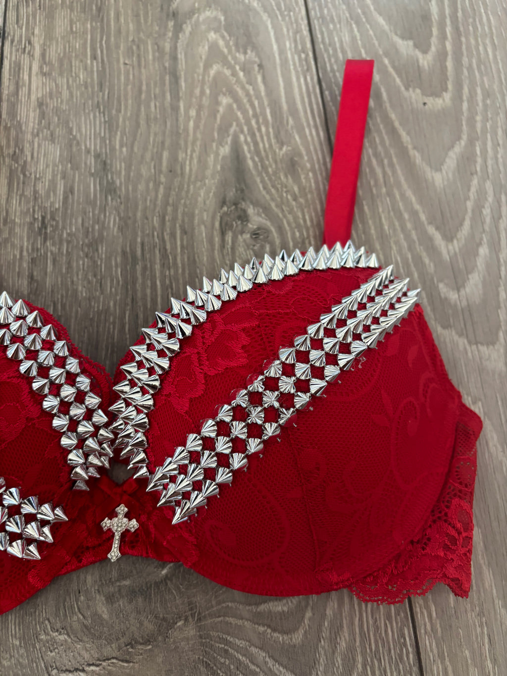 The Devil rosé spiked push up bra