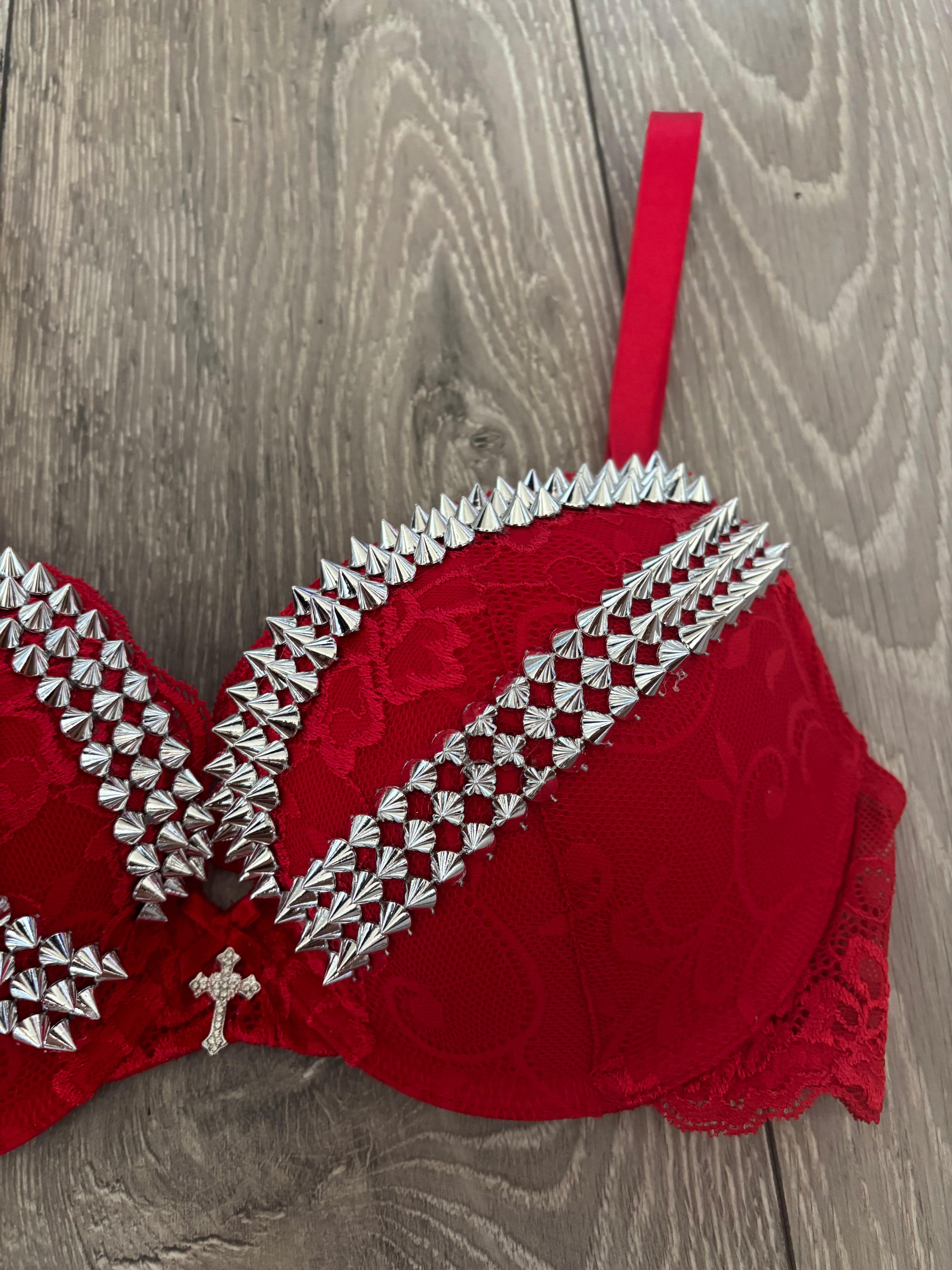 The Devil rosé spiked push up bra