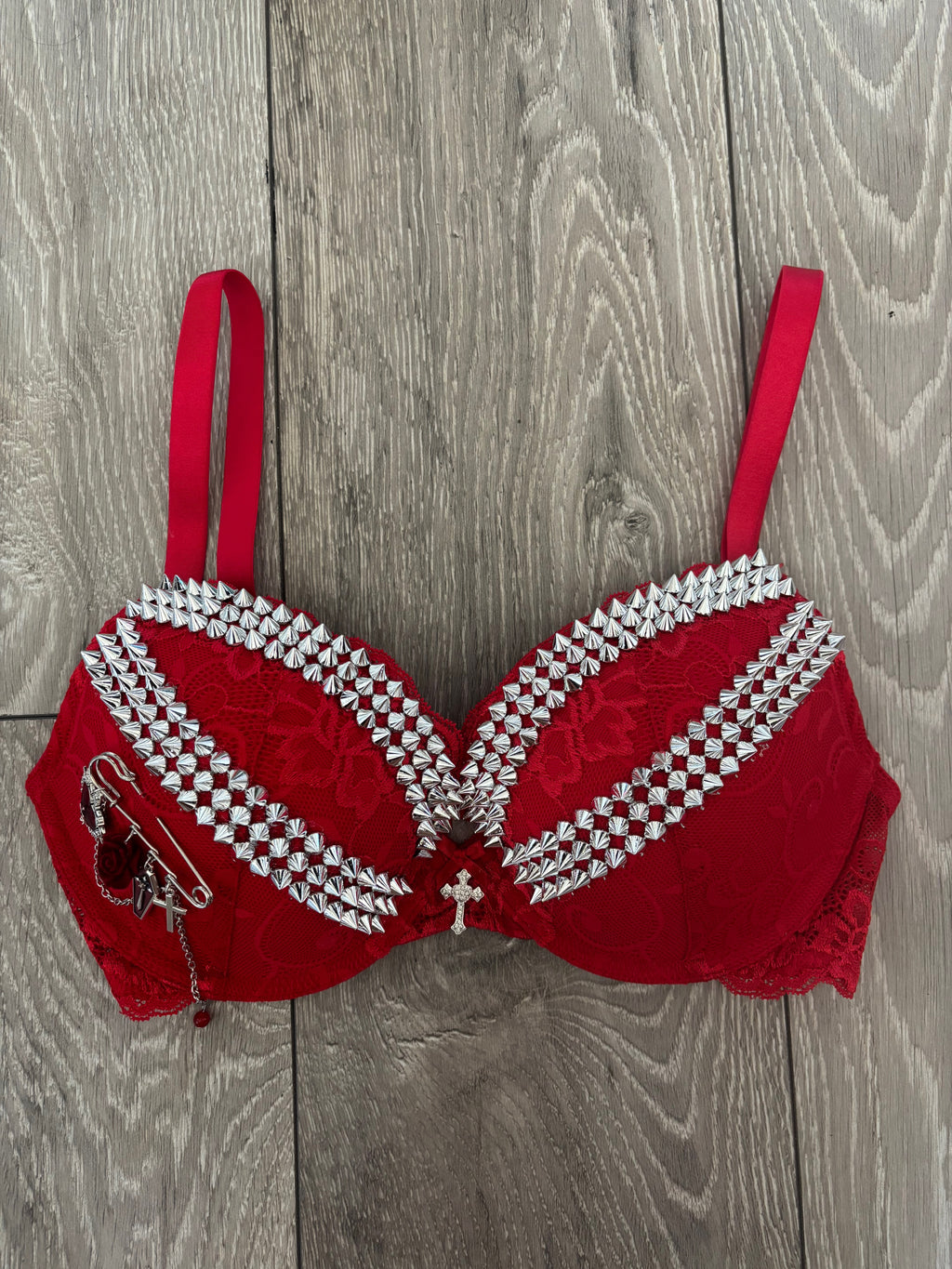 The Devil rosé spiked push up bra