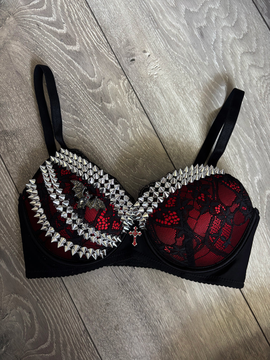 Red Bat Adjustable Pin one side spiked (with cross) push up bra