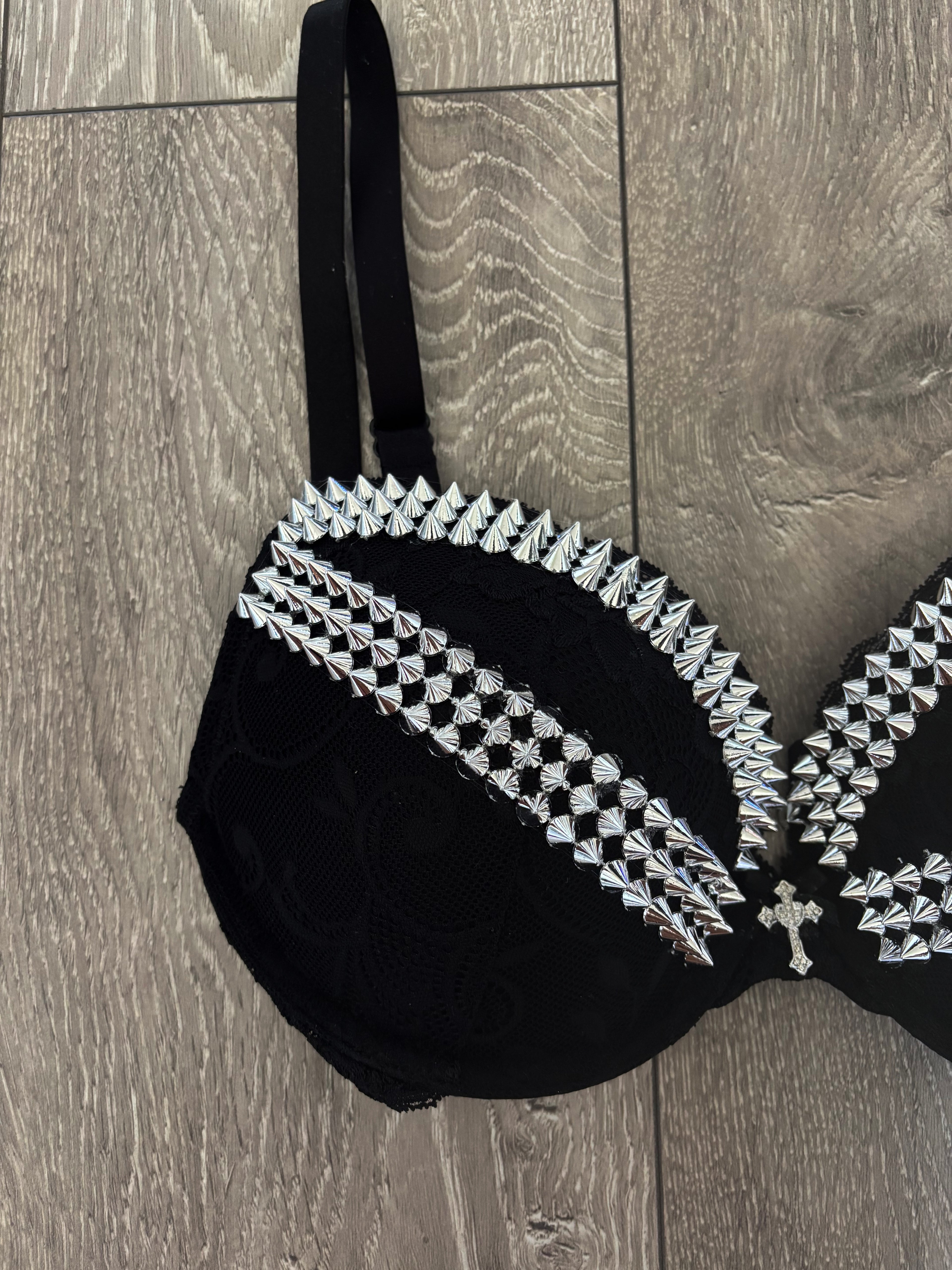 (More sizes) black Y2K (with cross) spiked push up bra