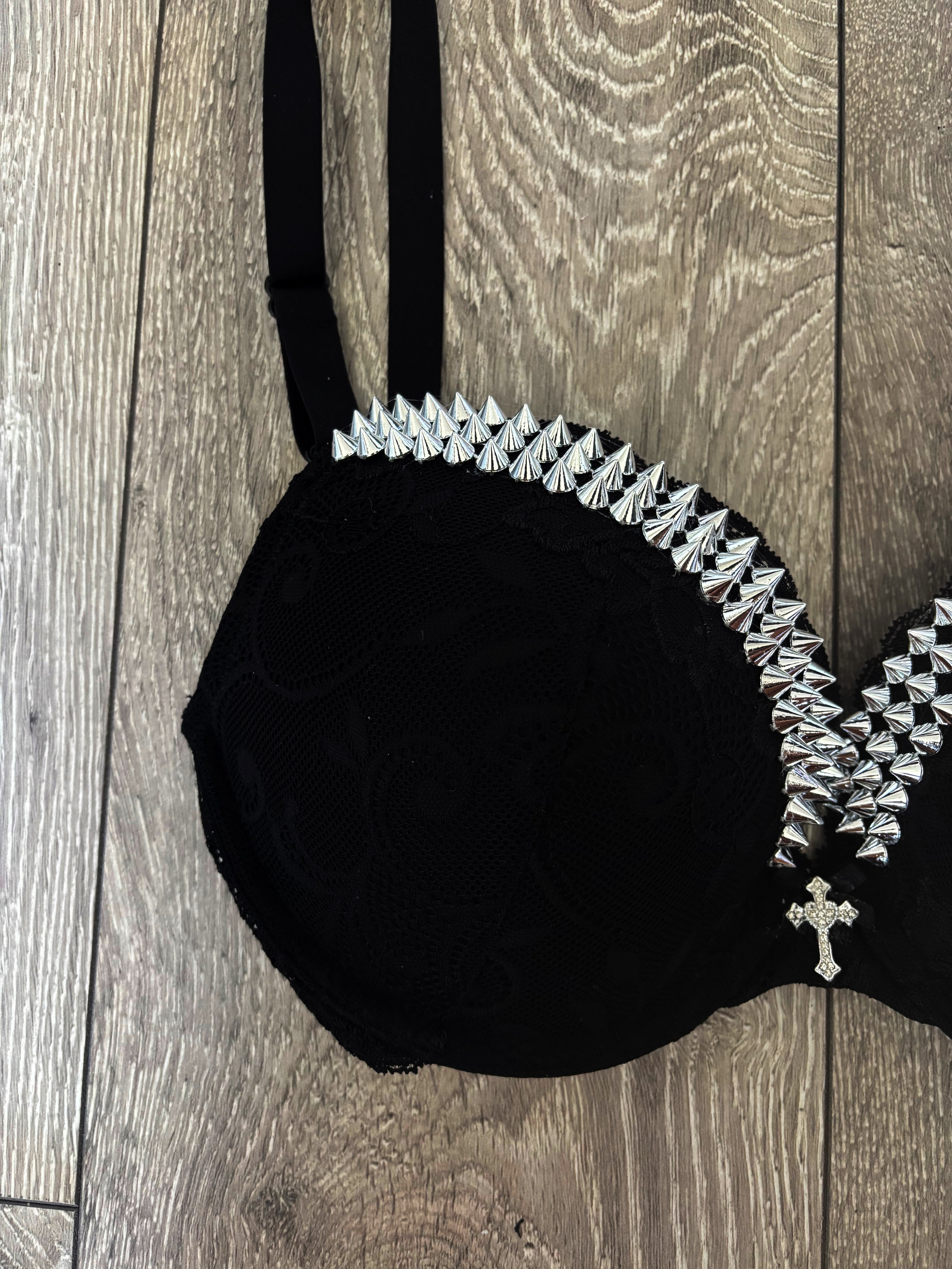 (More sizes) black Y2K single strip (with cross) spiked push up bra
