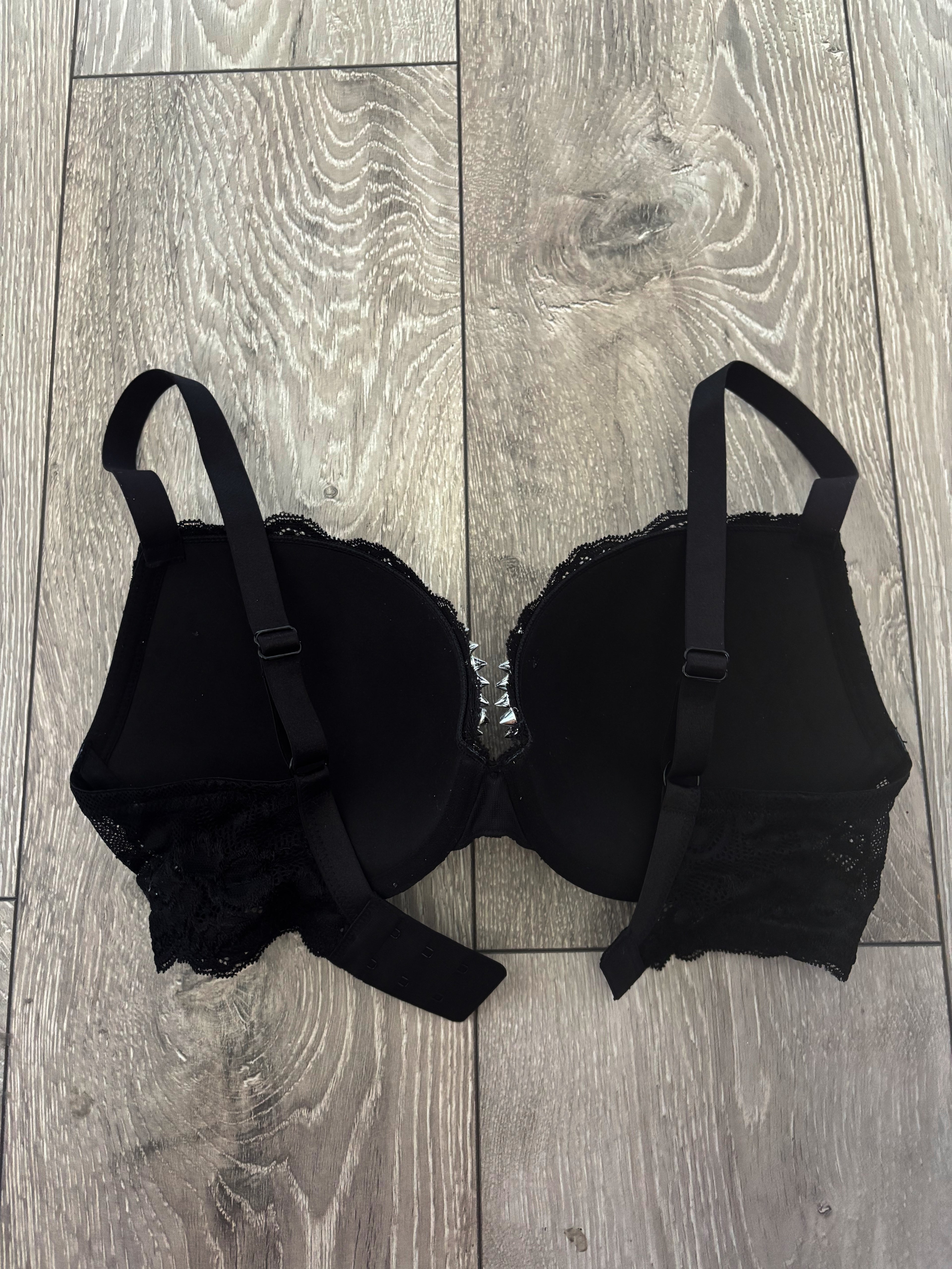(More sizes) black Y2K single strip spiked (no cross) push up bra