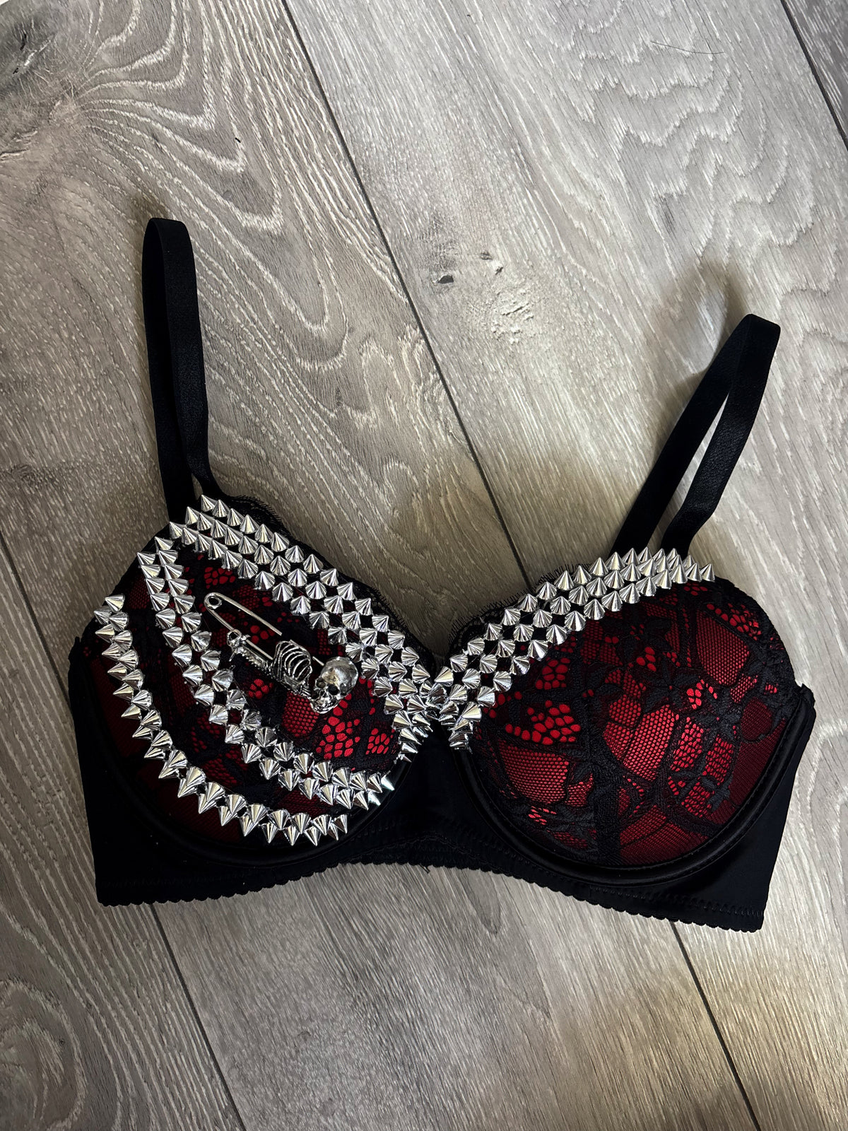 Red Skull Adjustable Pin one side spiked (no cross) push up bra