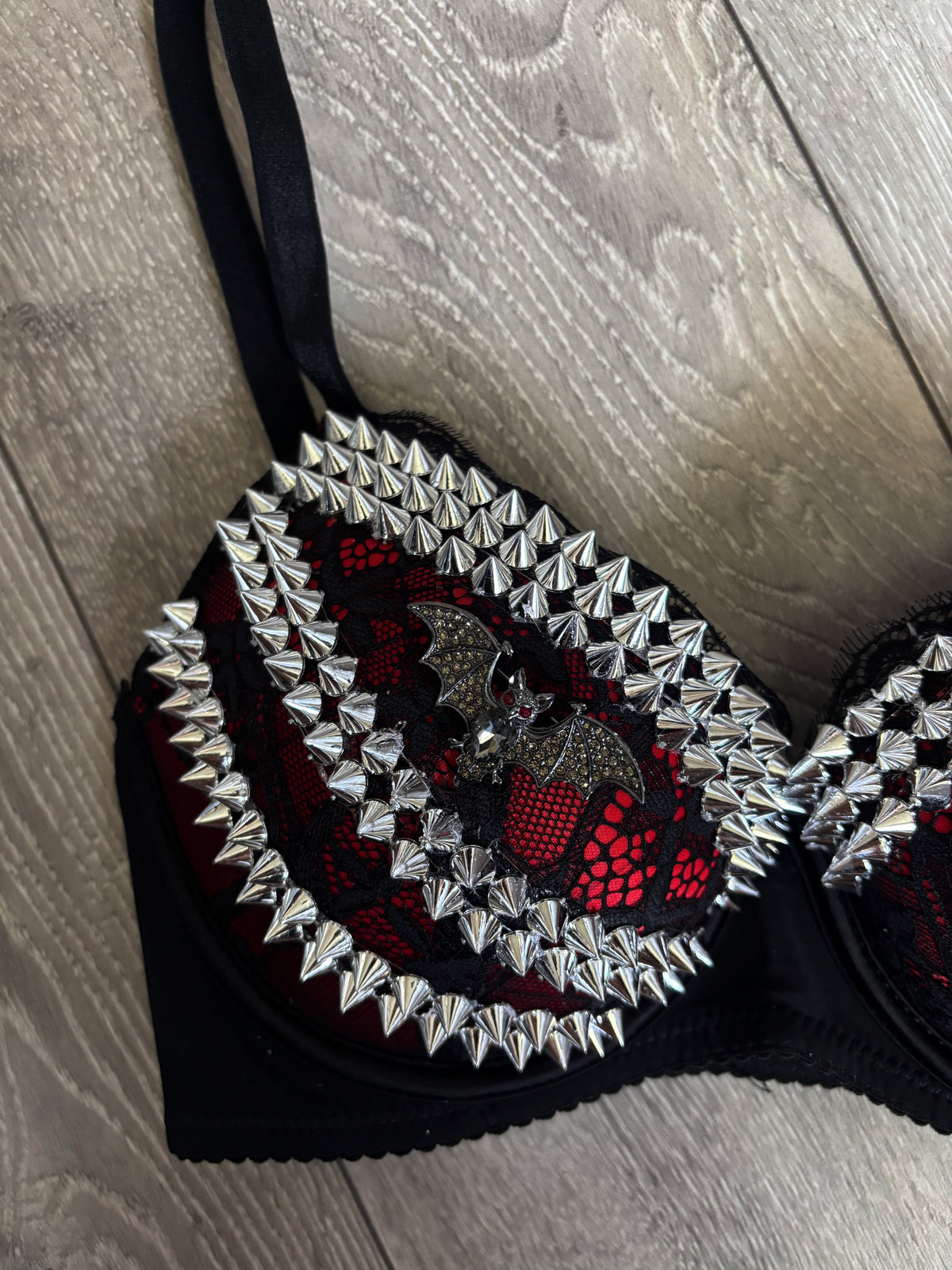 Red Bat Adjustable Pin one side spiked (with cross) push up bra