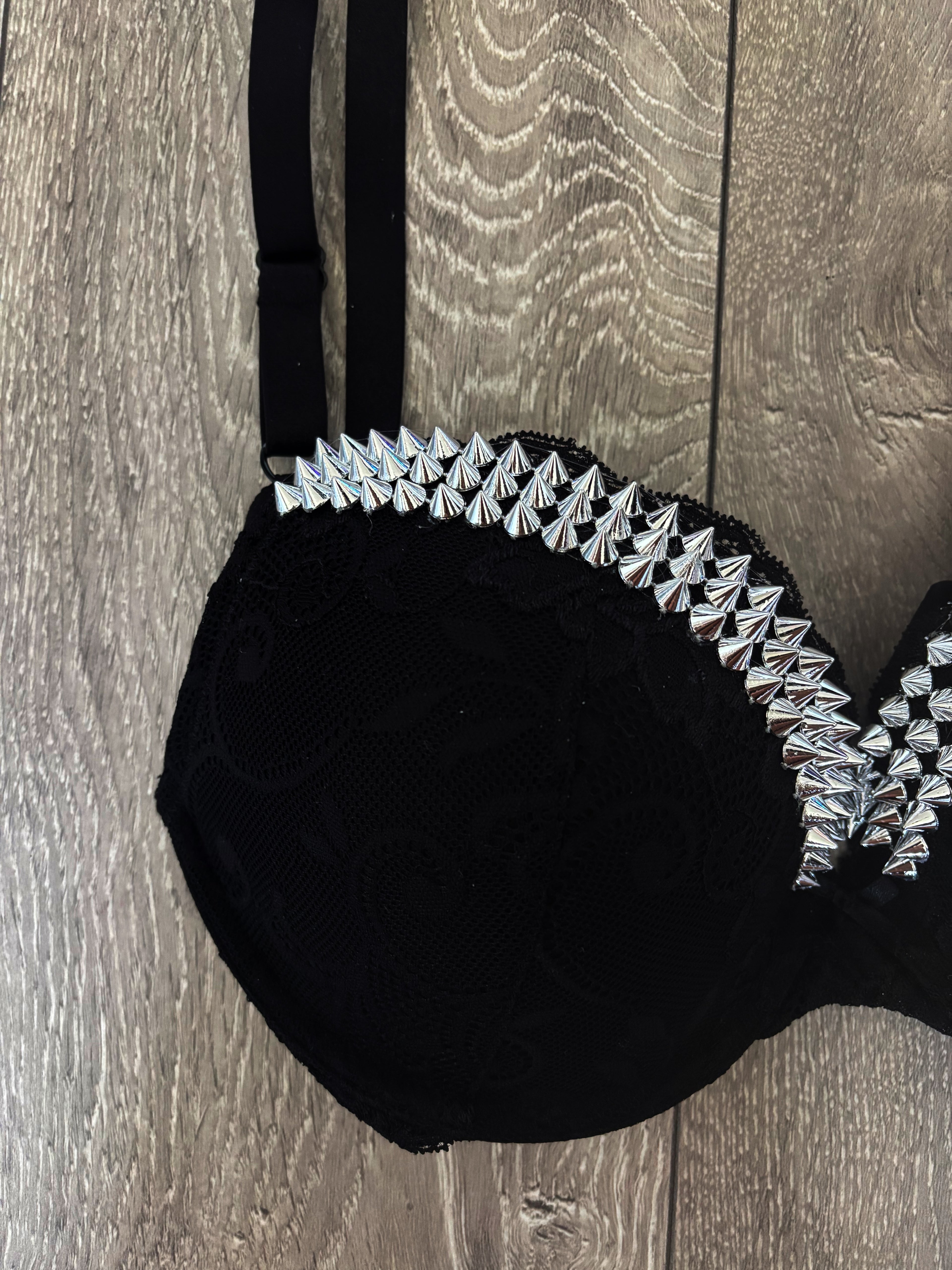 (More sizes) black Y2K single strip spiked (no cross) push up bra