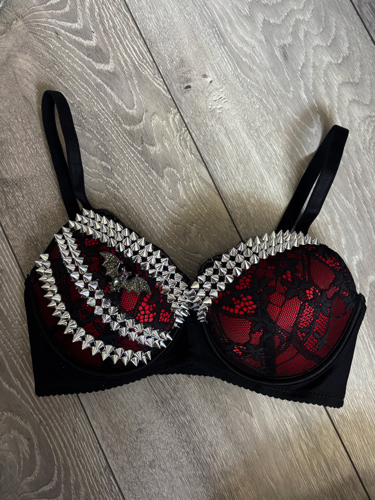 Red Bat Adjustable Pin one side spiked (no cross) push up bra