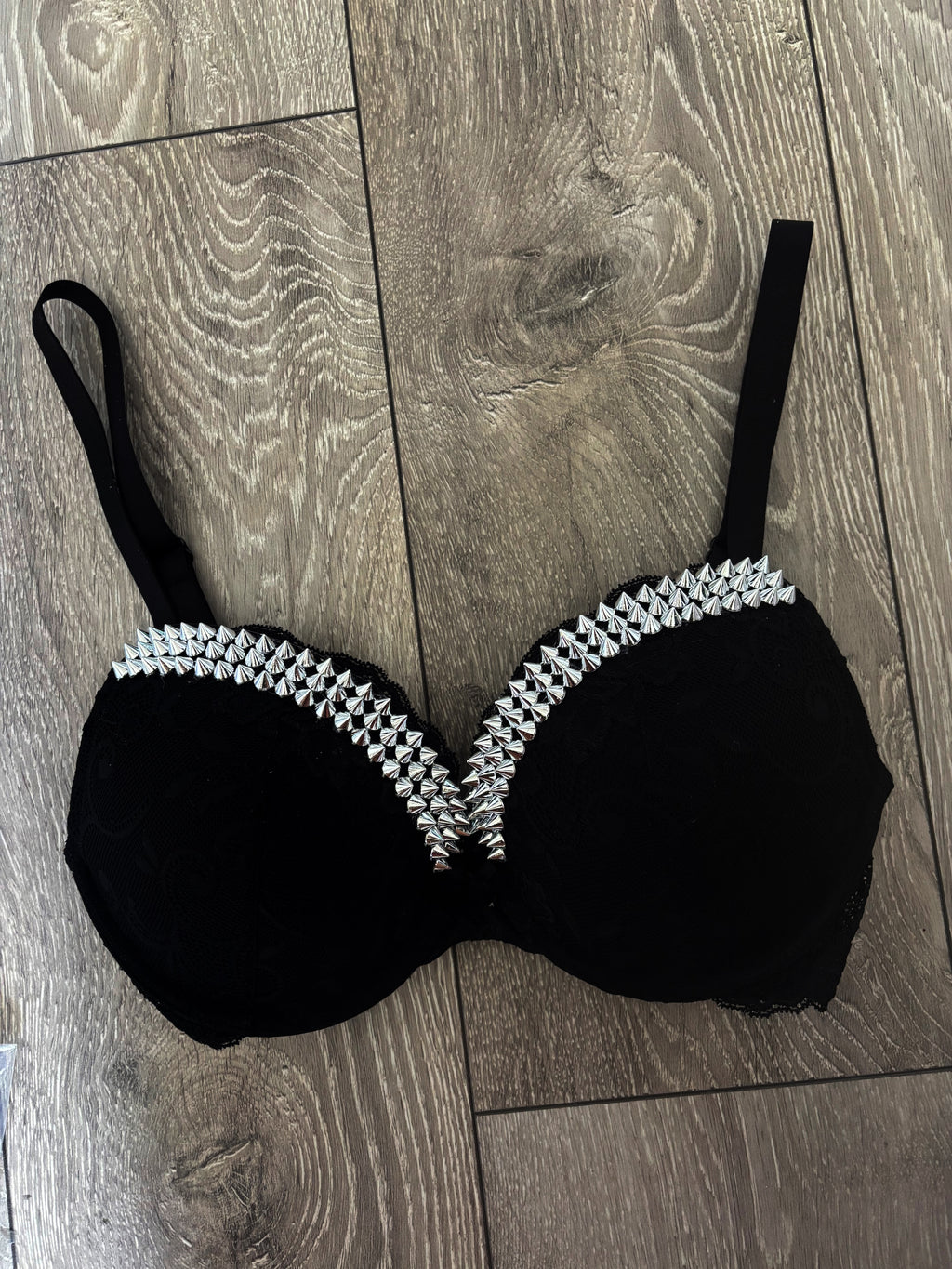 (More sizes) black Y2K single strip spiked (no cross) push up bra