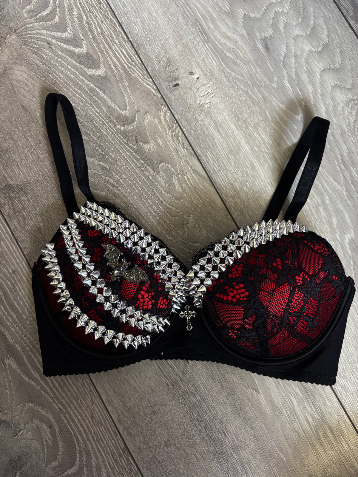 Red Bat Adjustable Pin one side spiked (with cross) push up bra