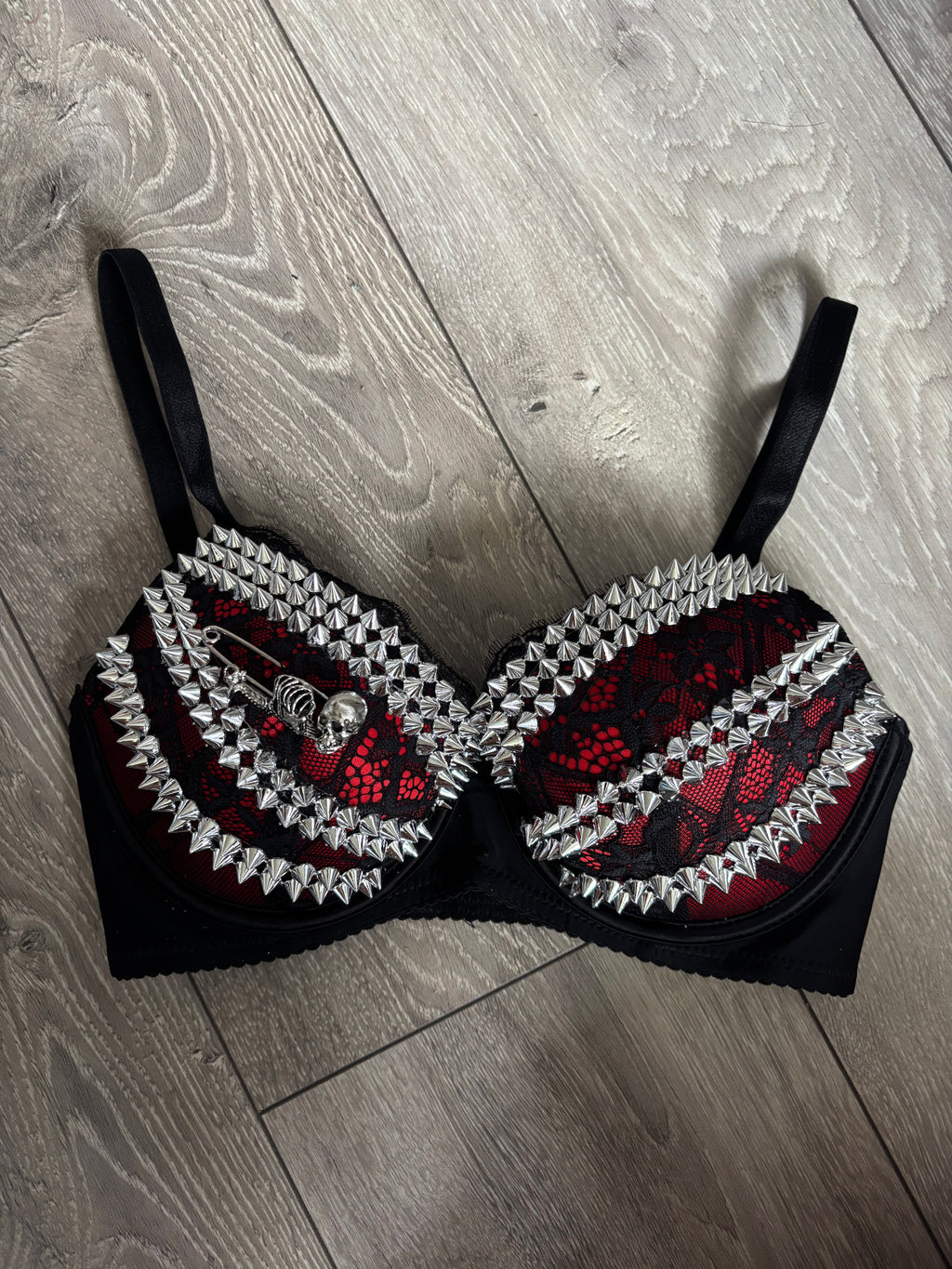 Red Skull Adjustable Pin Spiked push up bra (no cross)