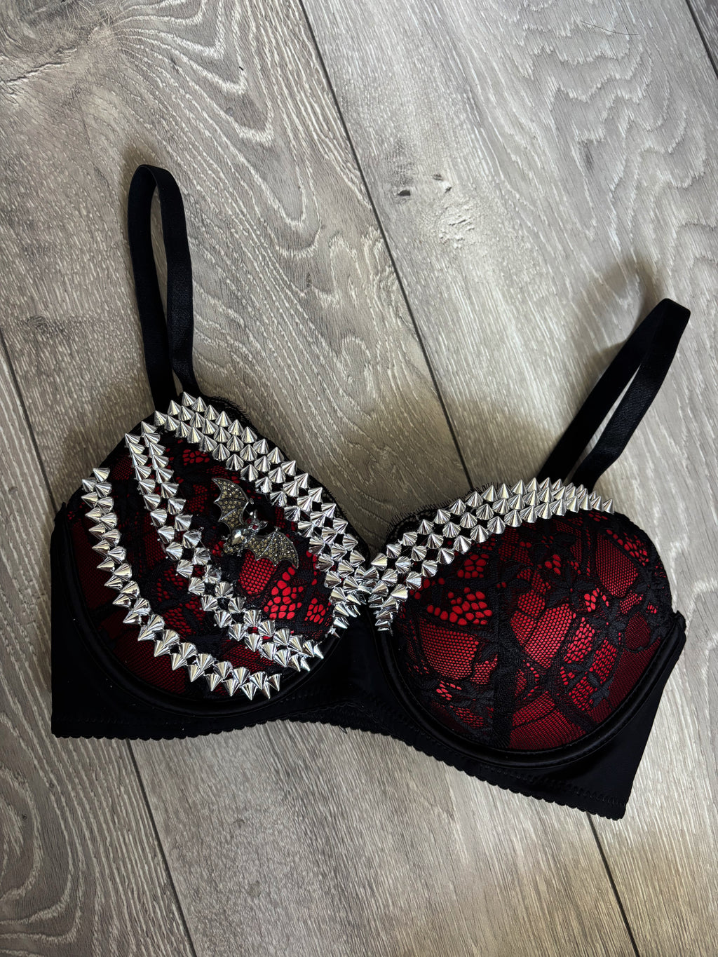 Red Bat Adjustable Pin one side spiked (no cross) push up bra