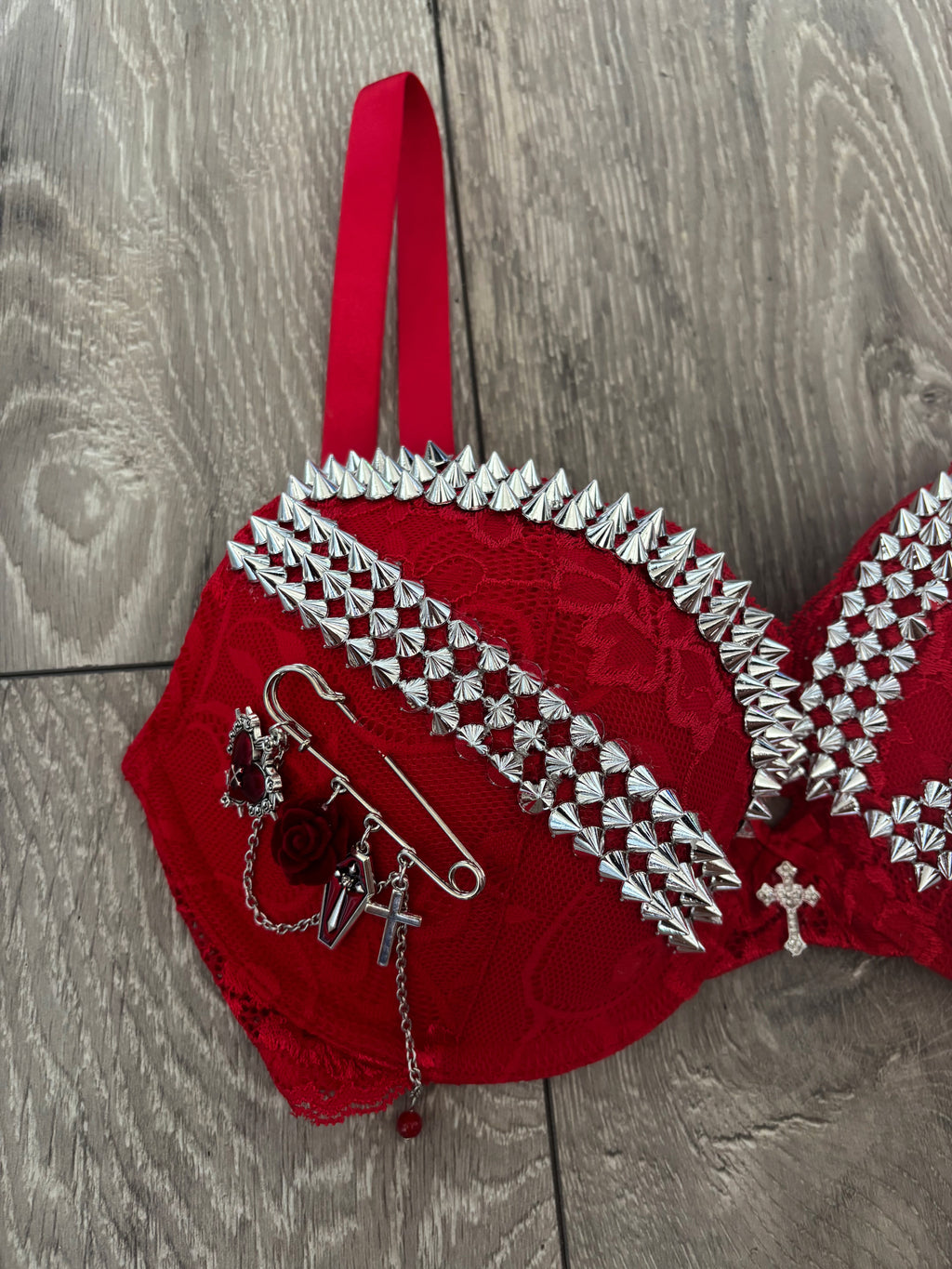 The Devil rosé spiked push up bra