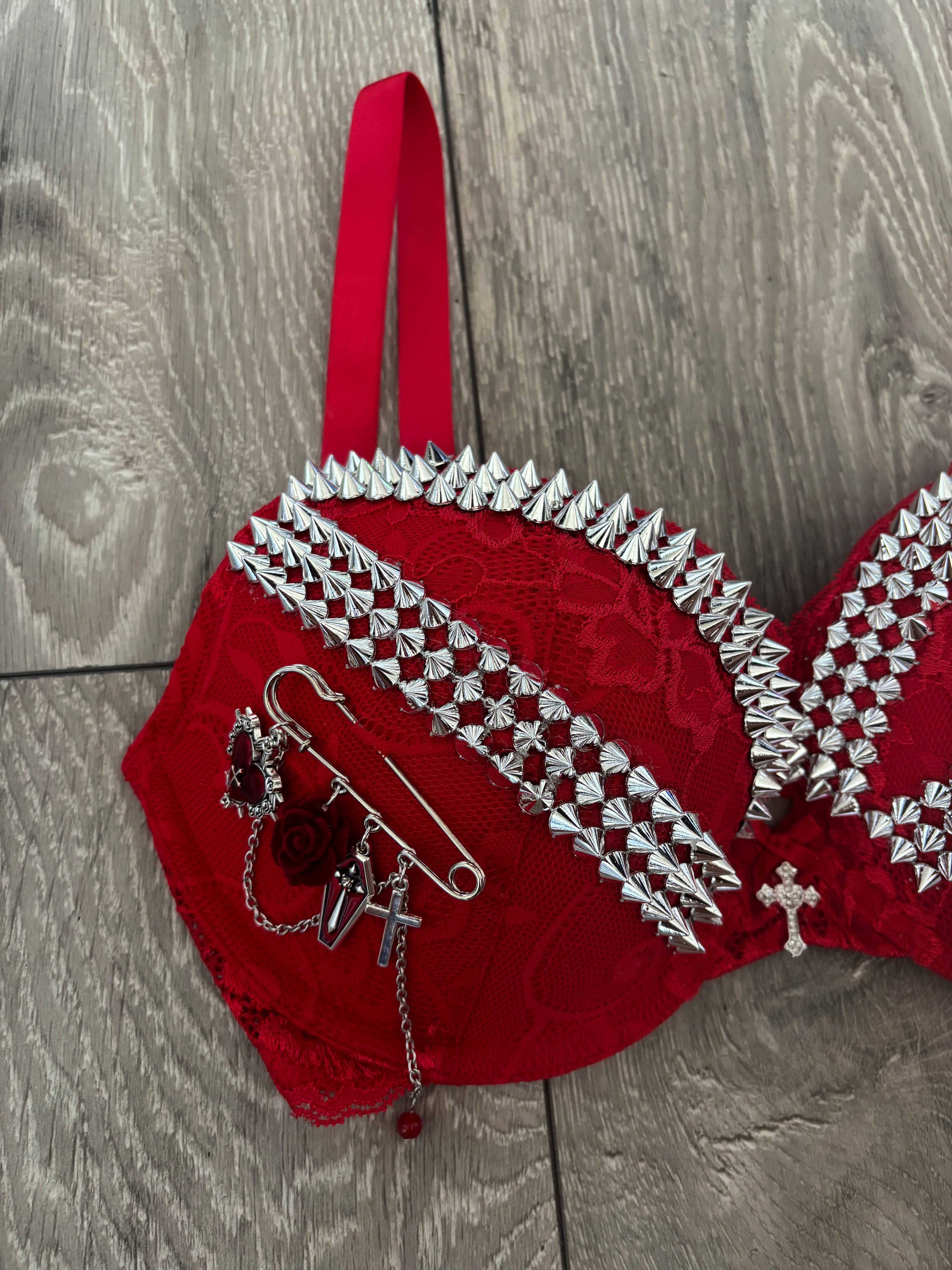 The Devil rosé spiked push up bra