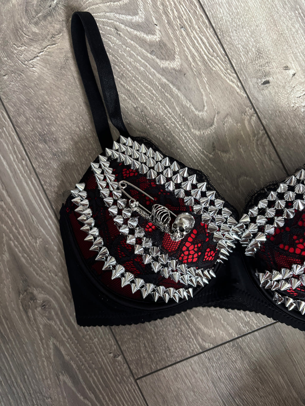 Red Skull Adjustable Pin Spiked push up bra (no cross)