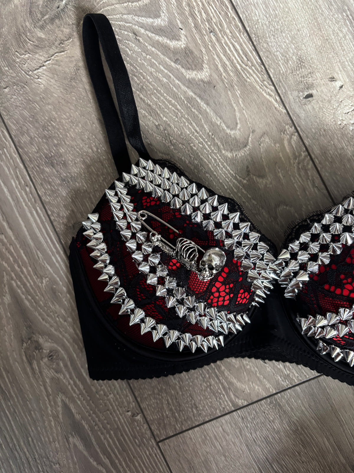 Red Skull Adjustable Pin Spiked push up bra (no cross)