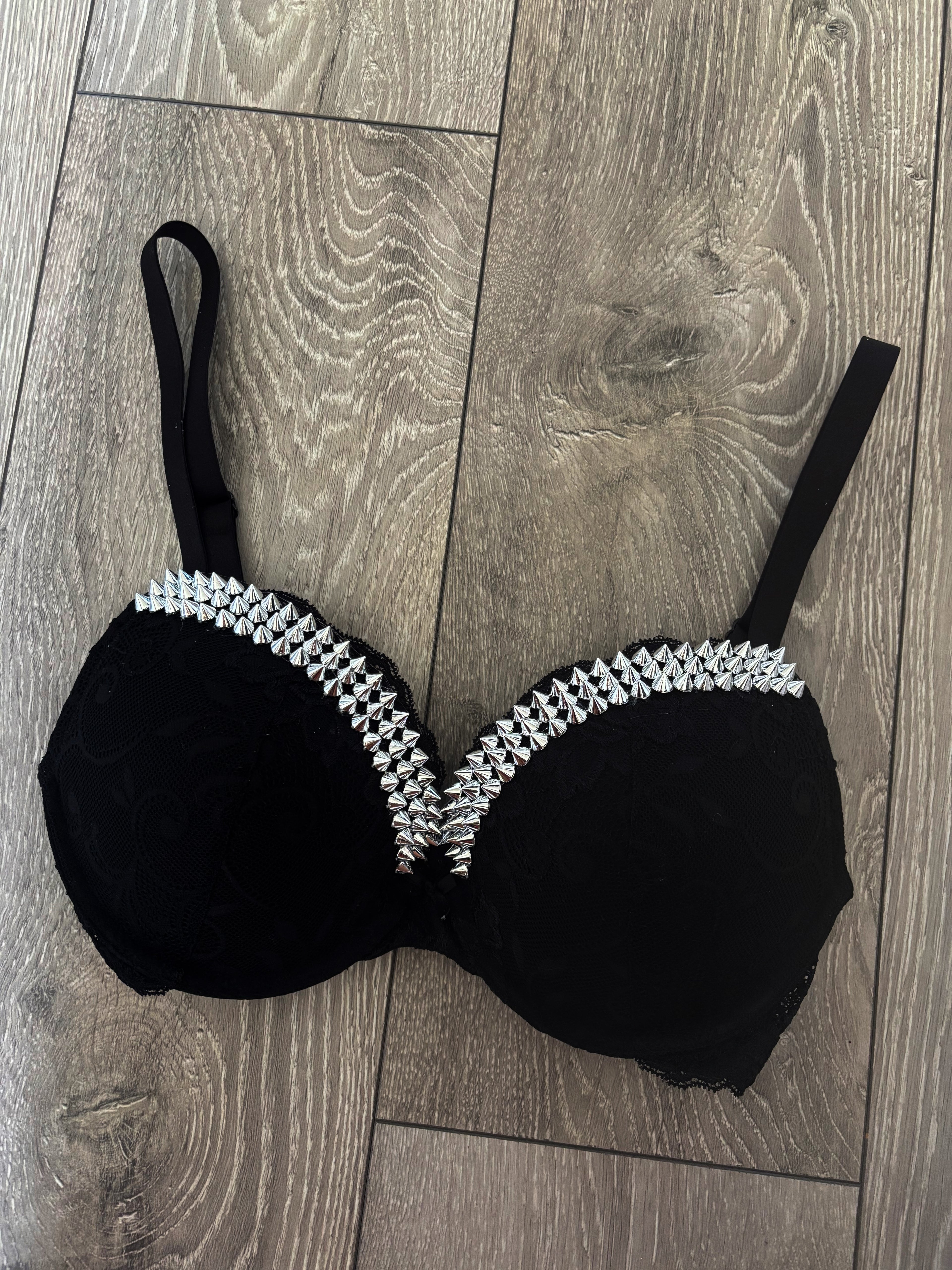 (More sizes) black Y2K single strip spiked (no cross) push up bra