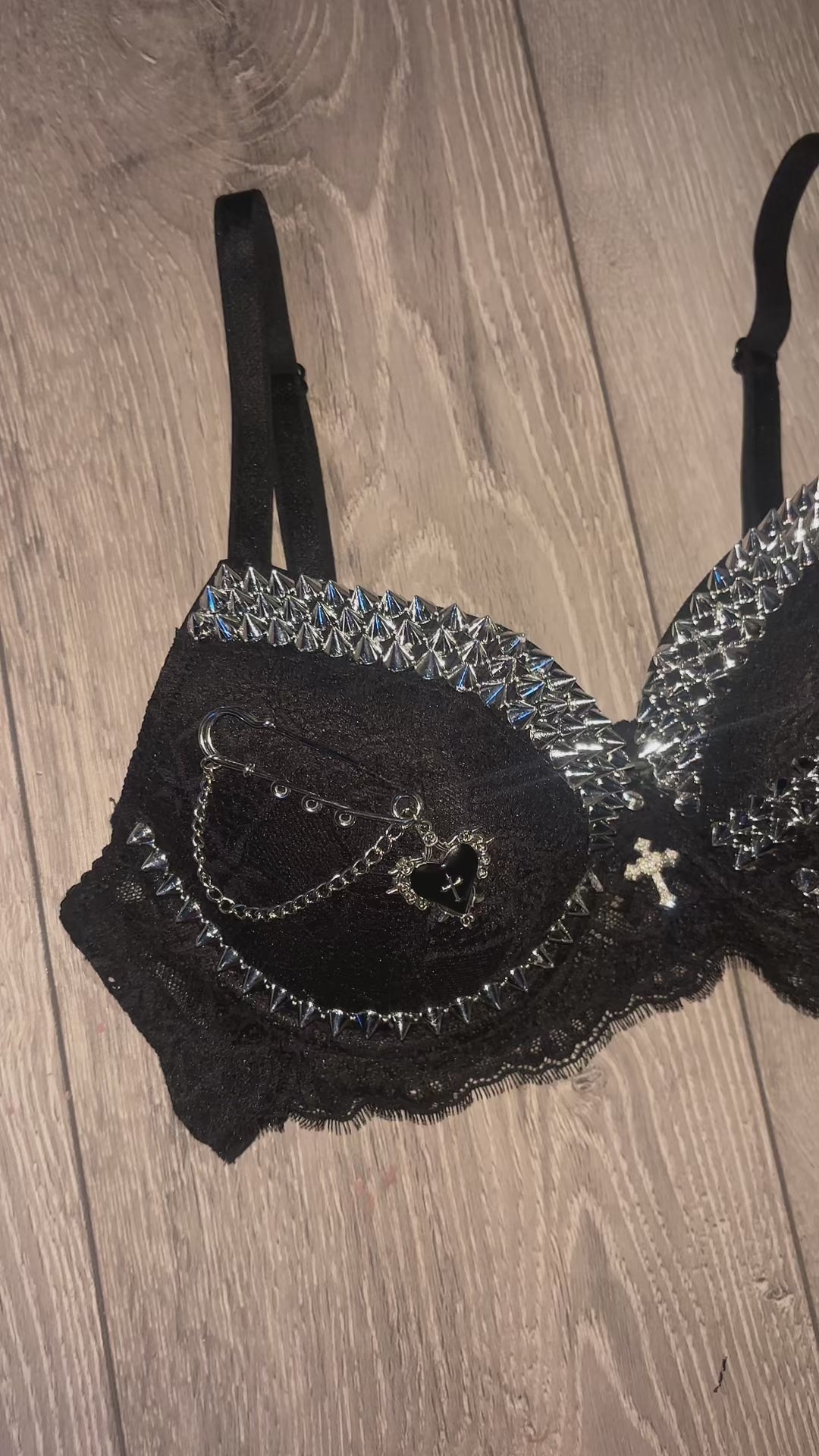The black swan (no cross) Spiked push up bra