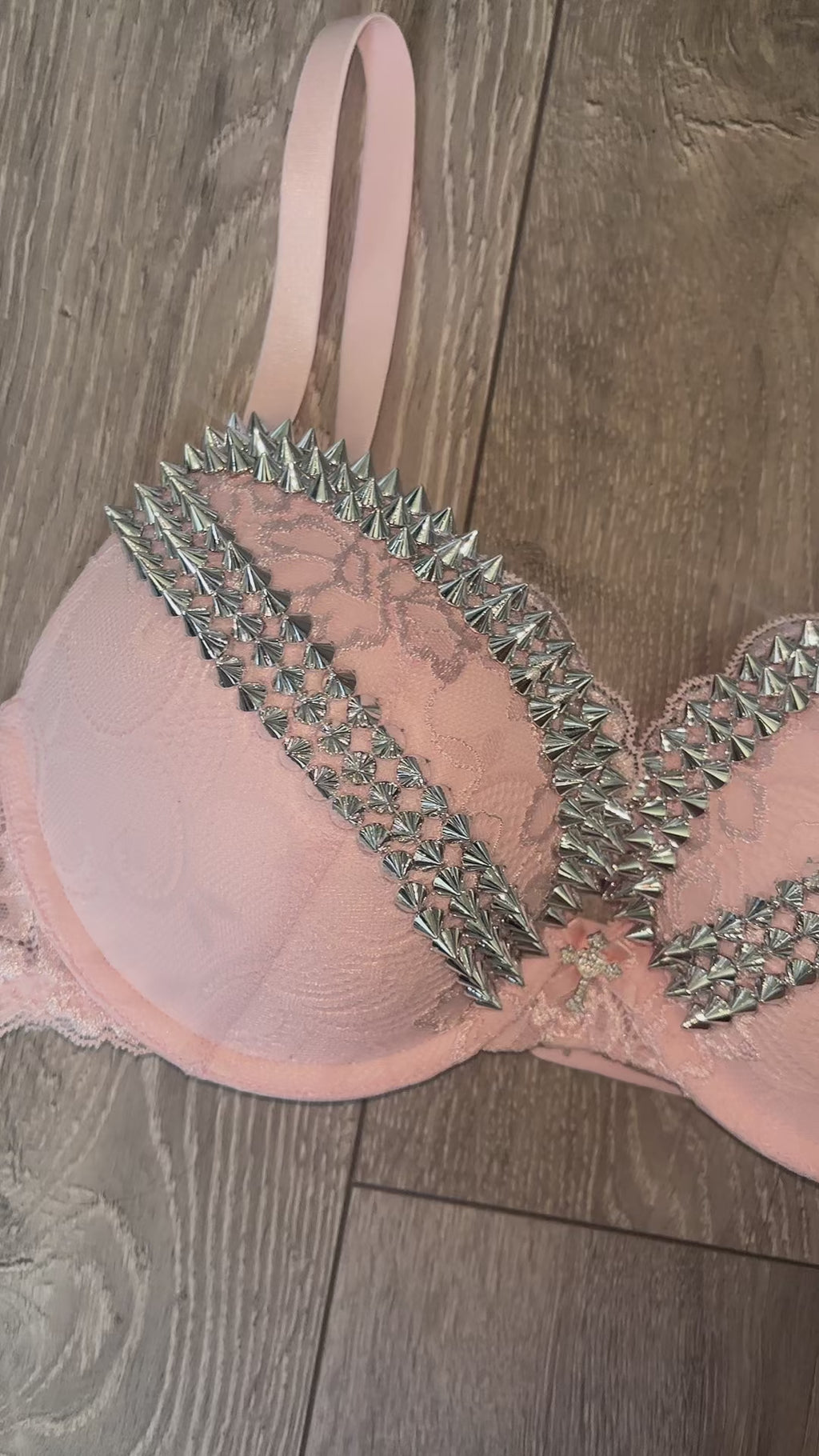 (More sizes) Light Pink Y2K Spiked push up bra (with cross)